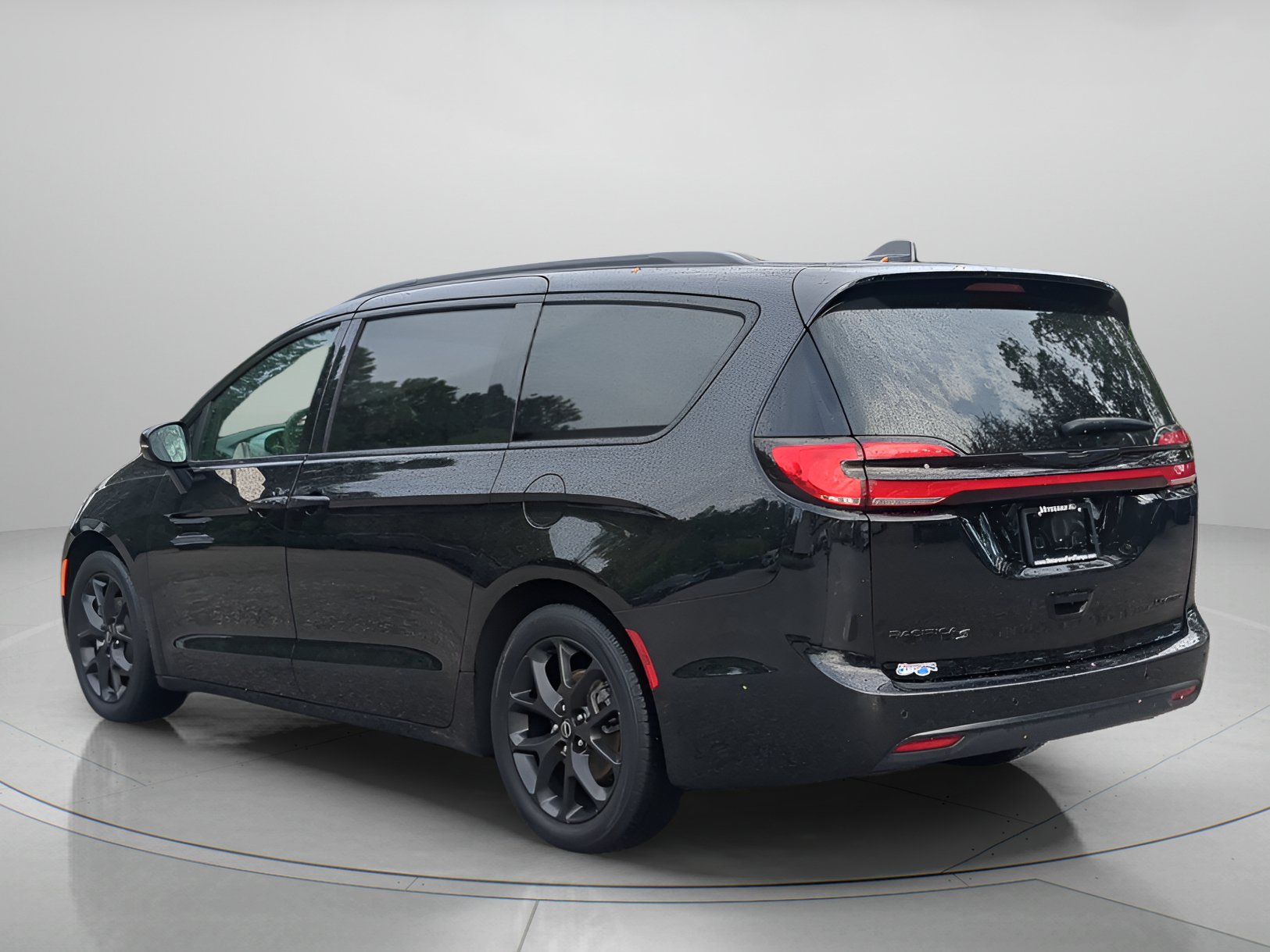 Used 2025 Chrysler Pacifica Limited FWD image 42