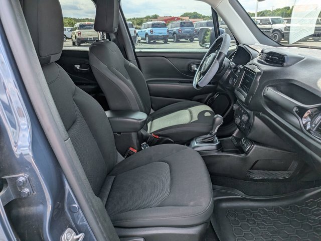 Used 2020 Jeep Renegade Altitude FWD image 35