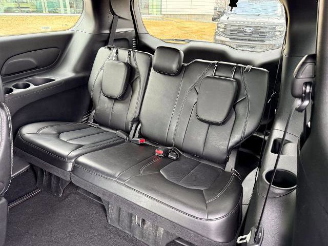 Used 2025 Chrysler Pacifica Select image 12