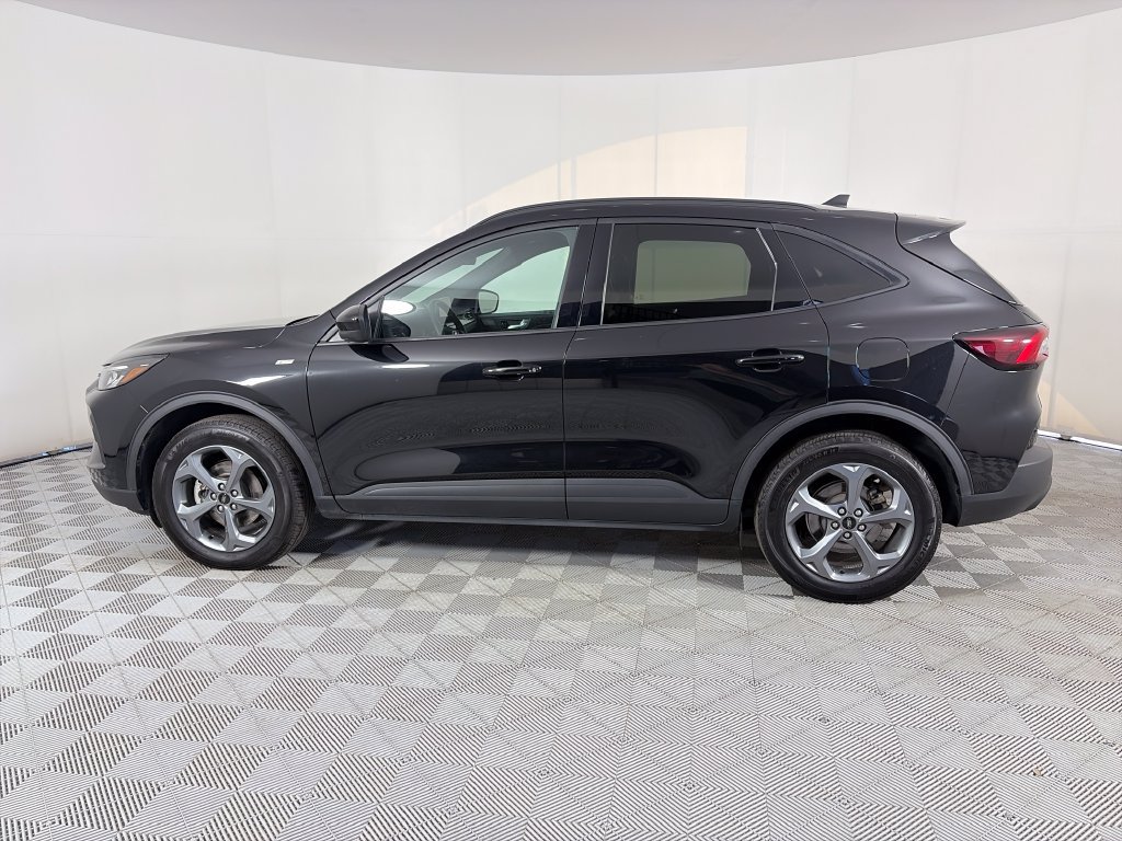 Certified 2025 Ford Escape ST-Line Select AWD/4WD image 4