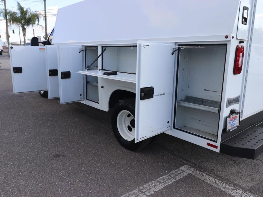 Certified 2022 Ford E-450 and Econoline 450 Super Duty w/ Power Windows & Locks Group image 4