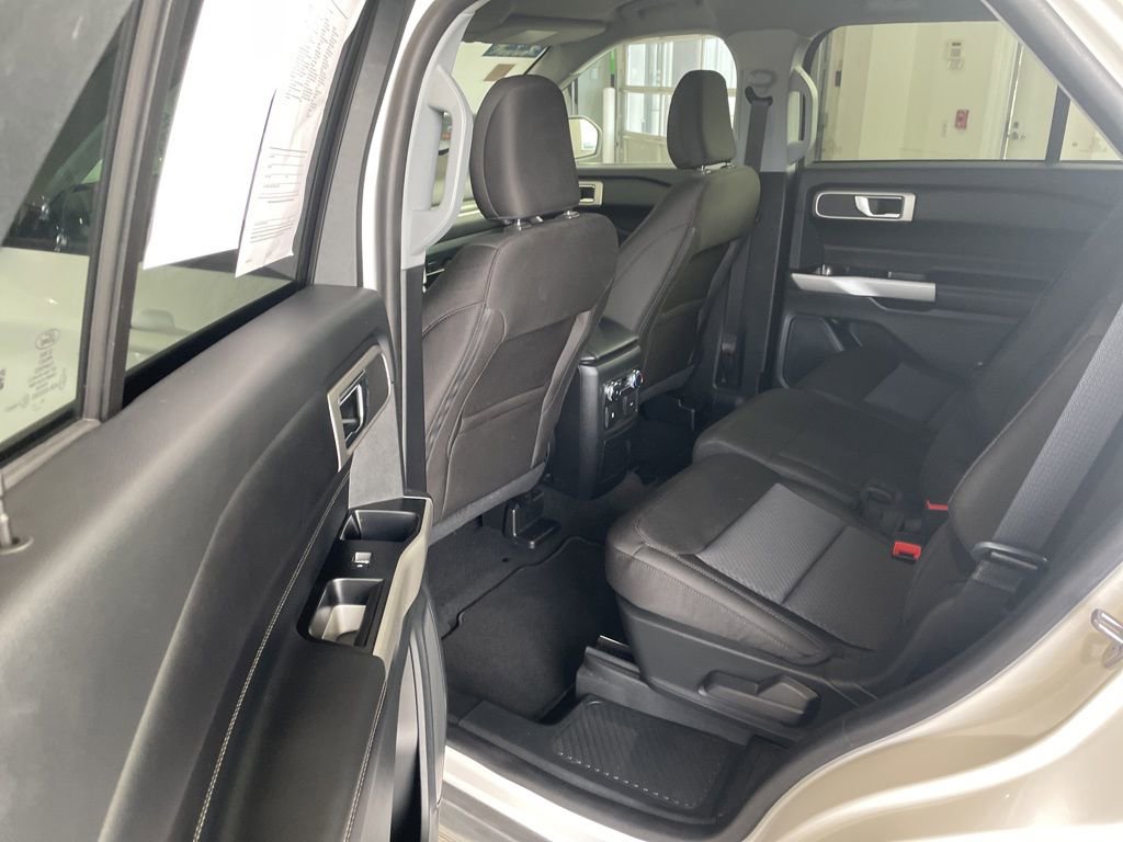 Certified 2022 Ford Explorer XLT w/ Class IV Trailer Tow Package AWD/4WD image 13