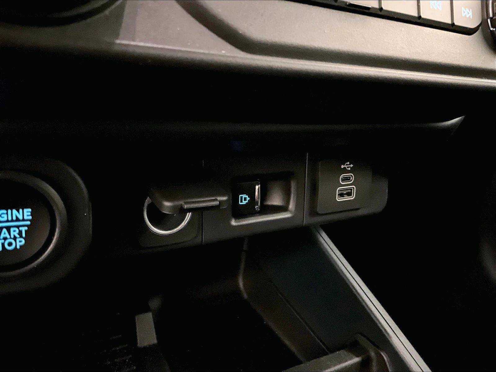 Certified 2025 Ford Maverick Lariat w/ Black Appearance Package image 31