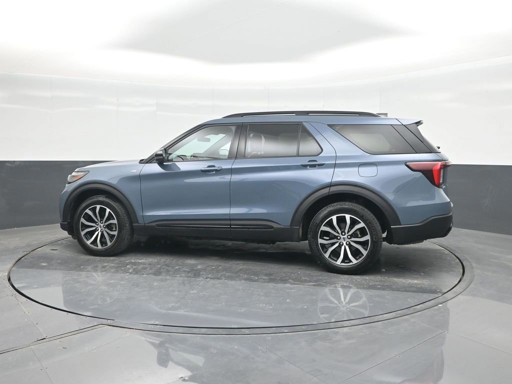 Certified 2025 Ford Explorer ST-Line image 3