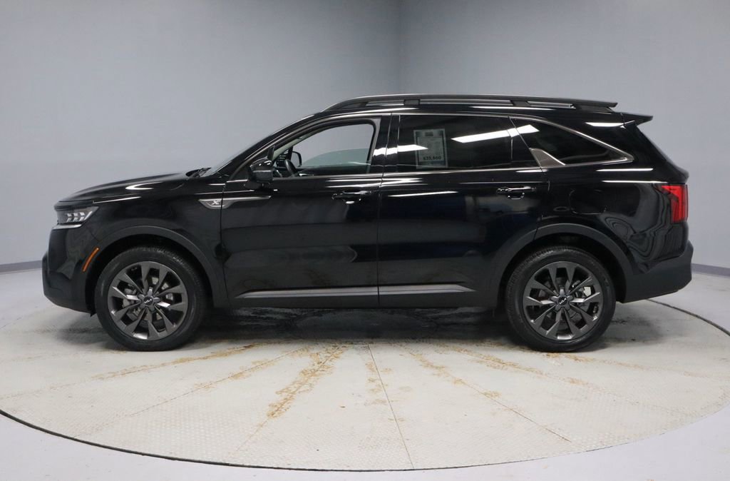 Used 2023 Kia Sorento SX Prestige image 2