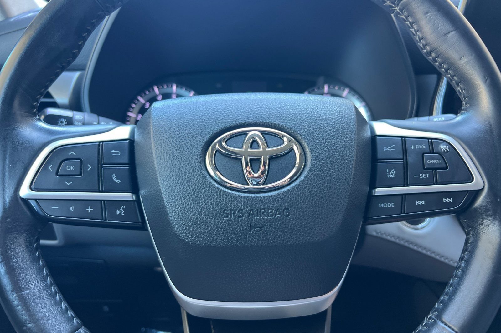Used 2022 Toyota Highlander LE FWD image 34
