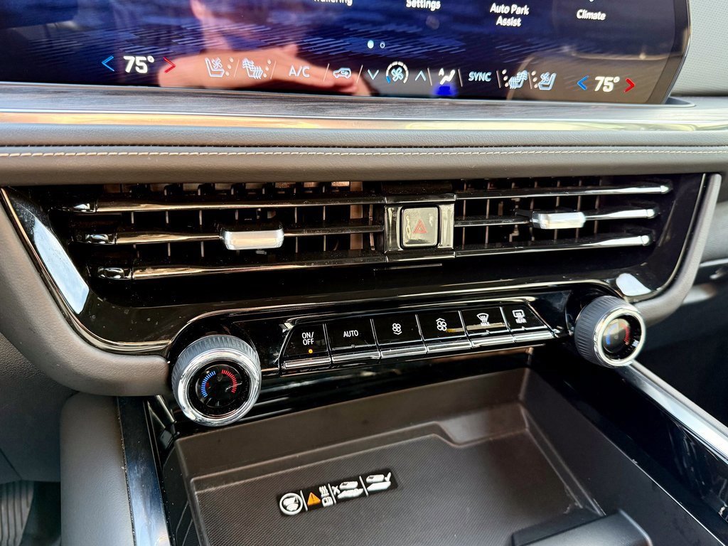 Used 2025 Chevrolet Suburban Premier w/ Sun And Tow Package image 33