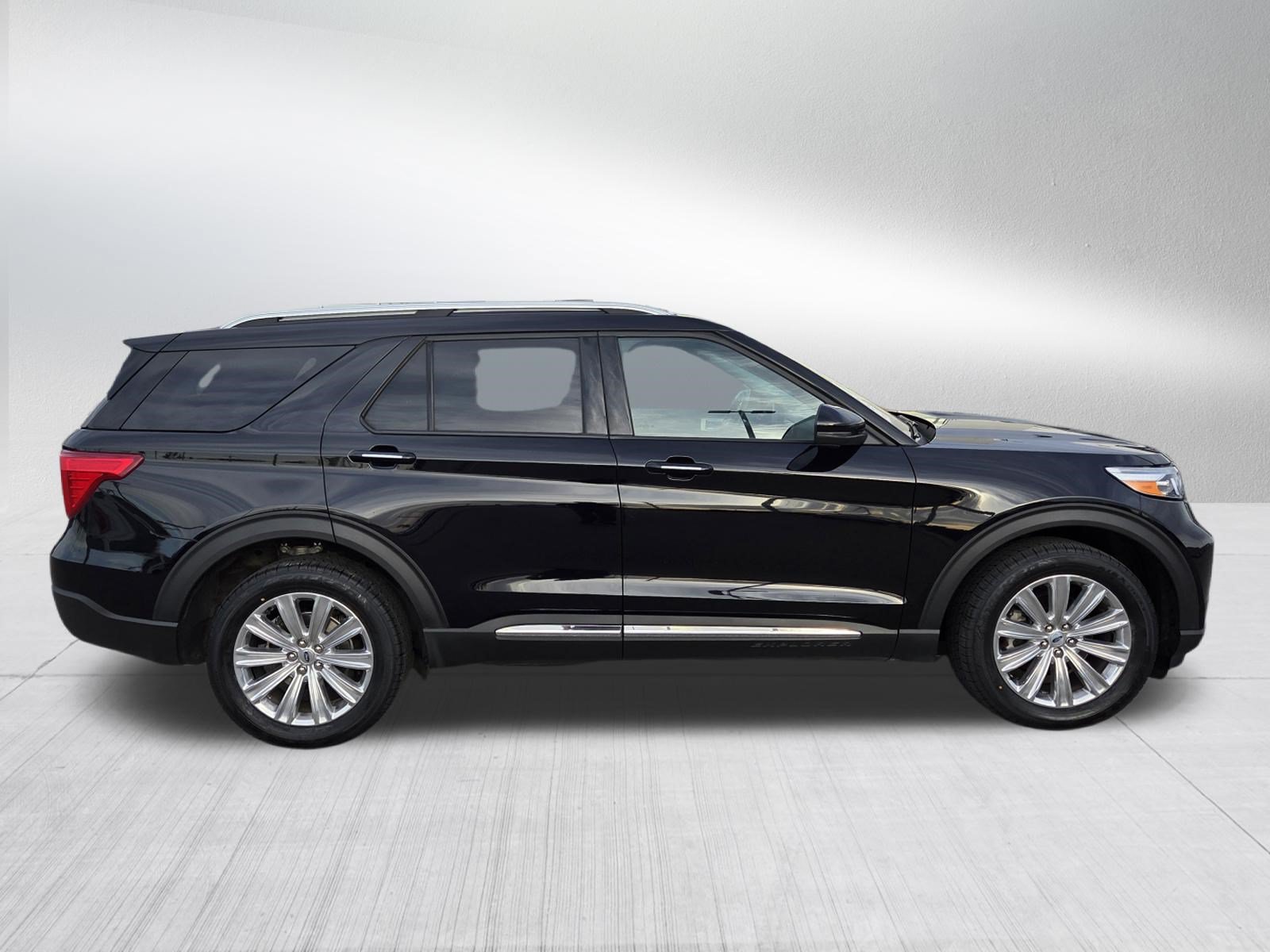 Certified 2024 Ford Explorer Limited w/ Limited Technology Package AWD/4WD image 8