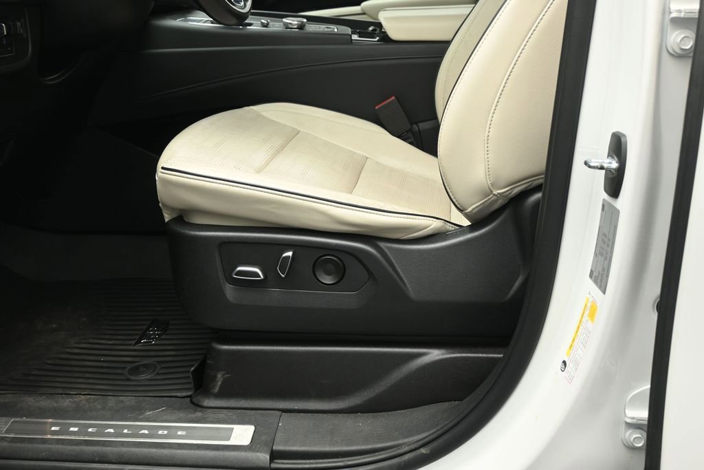 Used 2022 Cadillac Escalade Sport w/ Touring Package AWD/4WD image 11