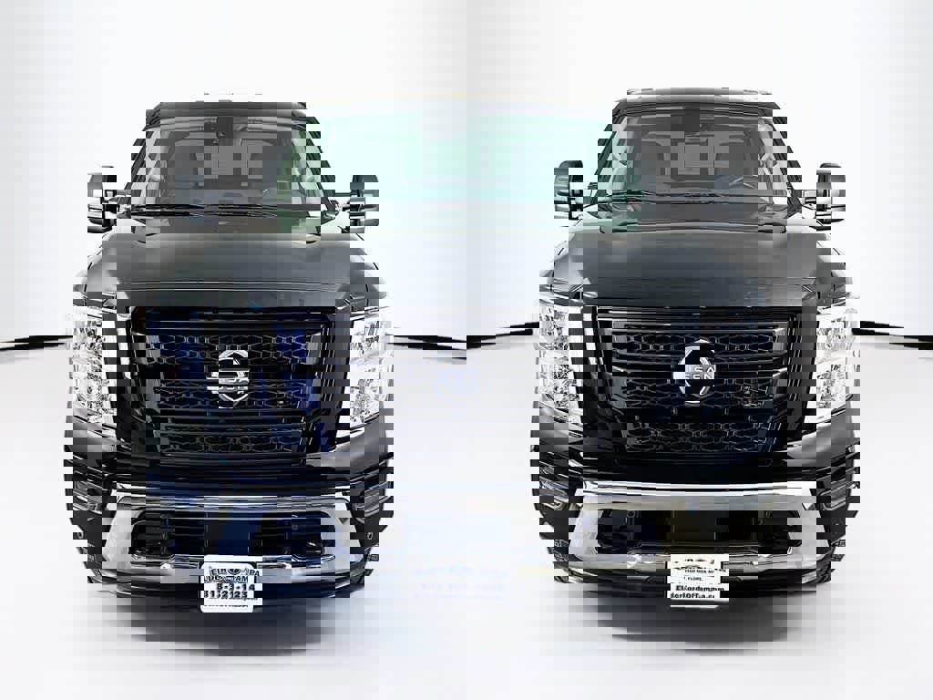 Used 2024 Nissan Titan SV w/ SV Convenience Package image 8