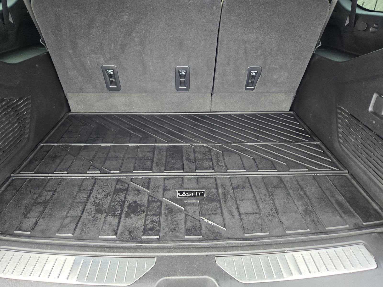 Used 2025 Chevrolet Suburban RST w/ Comfort Package image 31