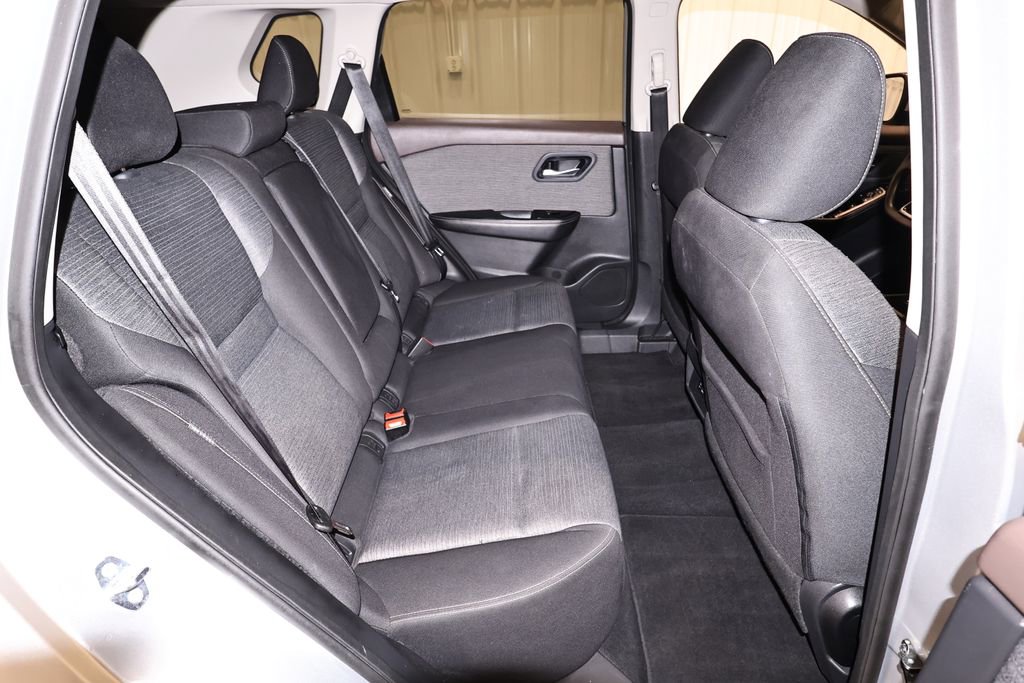 Used 2022 Nissan Rogue SV FWD image 18