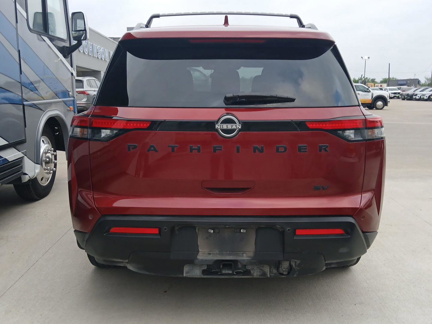Used 2022 Nissan Pathfinder SV w/ SV Premium Package image 3