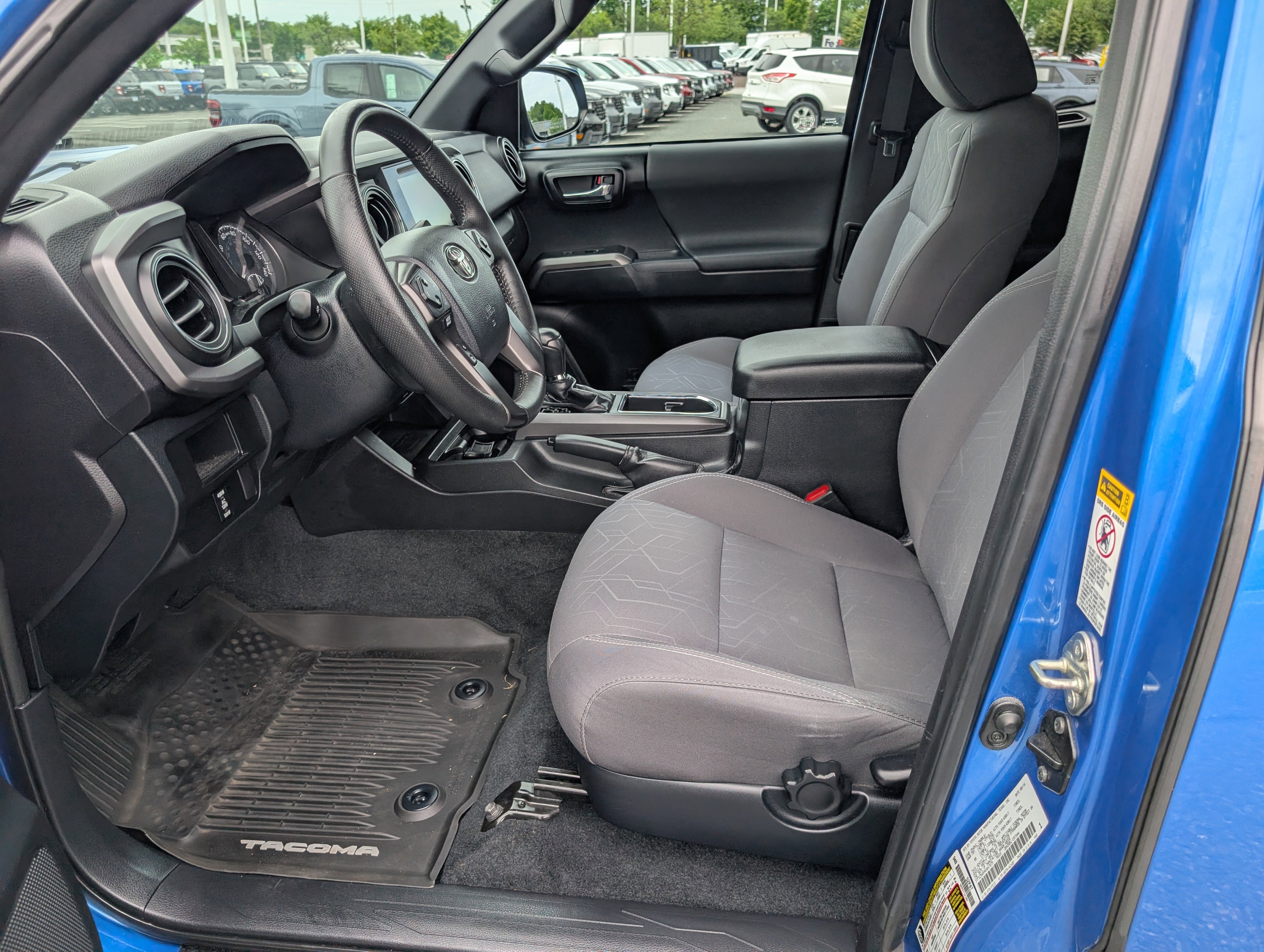Used 2017 Toyota Tacoma TRD Sport AWD/4WD image 13