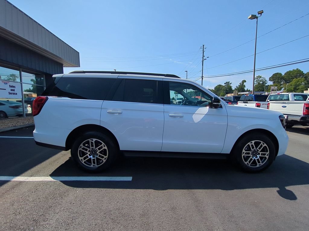 Certified 2025 Ford Expedition Active RWD image 4