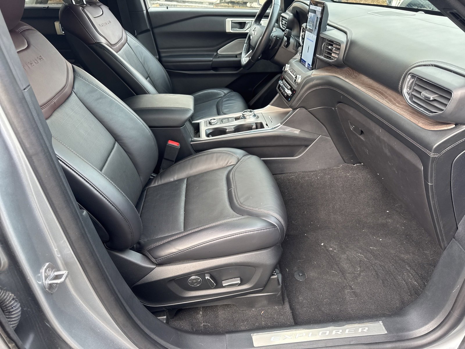 Certified 2020 Ford Explorer Platinum w/ Premium Technology Package image 39