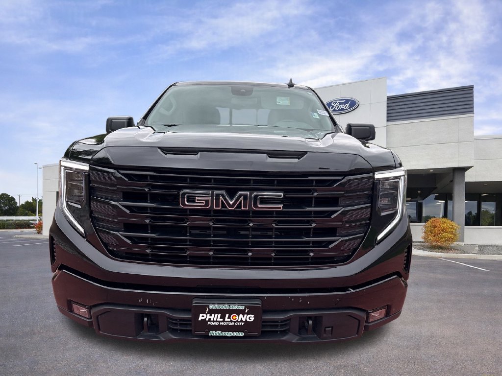 Used 2025 GMC Sierra 1500 Elevation w/ Preferred Package AWD/4WD image 2