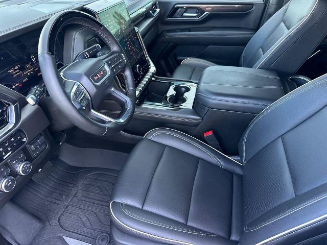 Used 2025 GMC Yukon XL Elevation w/ LPO, Yukon Black Package AWD/4WD image 9