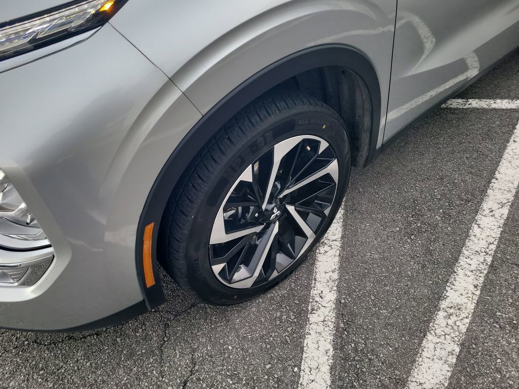 Used 2024 Mitsubishi Outlander SE image 9