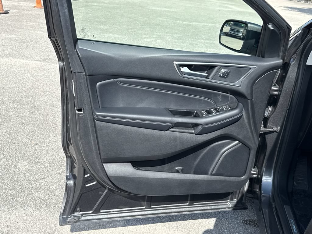 Certified 2018 Ford Edge Titanium FWD image 14
