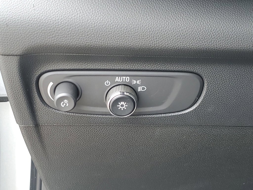 Used 2023 Buick Envision Essence image 25