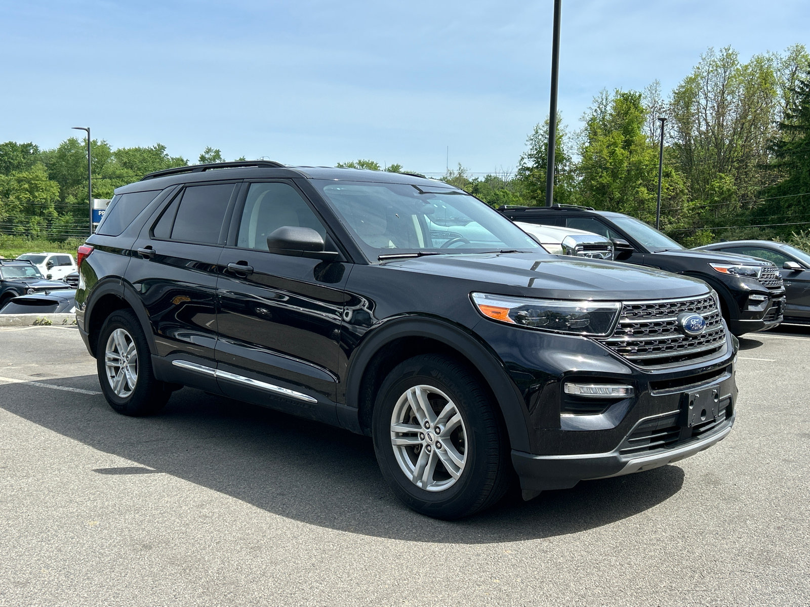 Certified 2023 Ford Explorer XLT w/ Equipment Group 202A AWD/4WD image 1