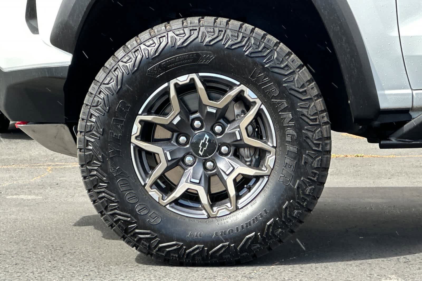 Used 2024 Chevrolet Colorado ZR2 AWD/4WD image 25