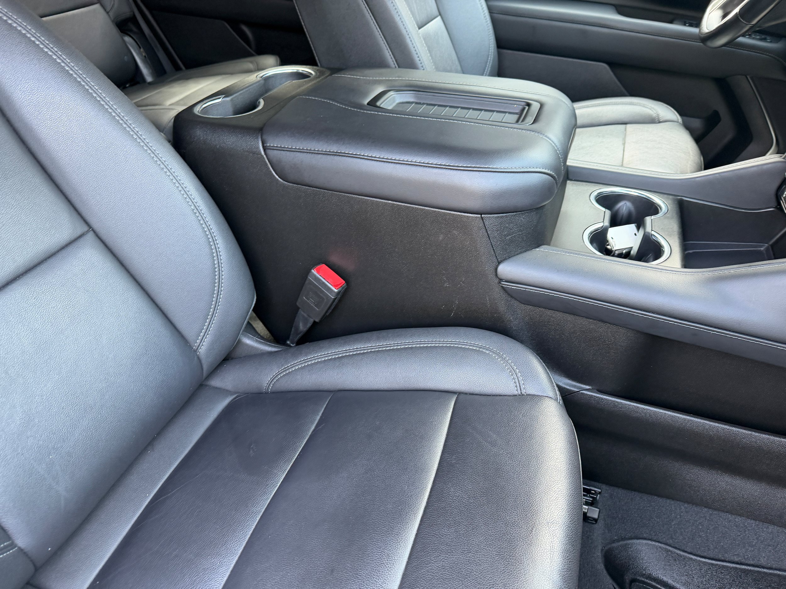 Used 2022 Chevrolet Tahoe LT w/ Luxury Package AWD/4WD image 24