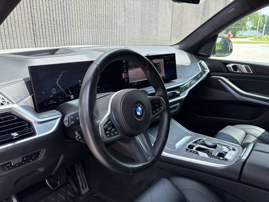 Used 2023 BMW X7 xDrive40i w/ M Sport Package AWD/4WD image 12