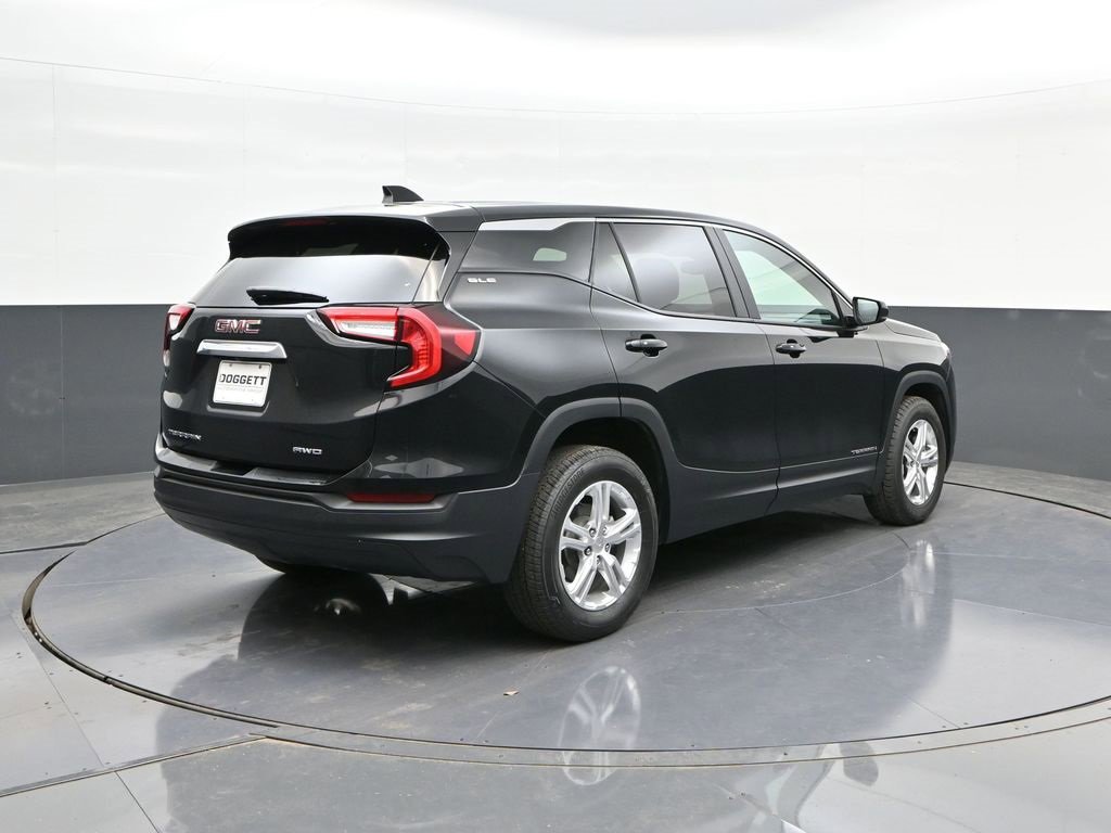 Used 2024 GMC Terrain SLE image 11