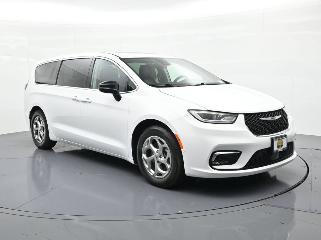 Used 2024 Chrysler Pacifica Limited FWD image 4