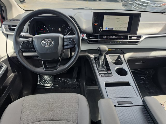 Used 2025 Toyota Sienna LE FWD image 17