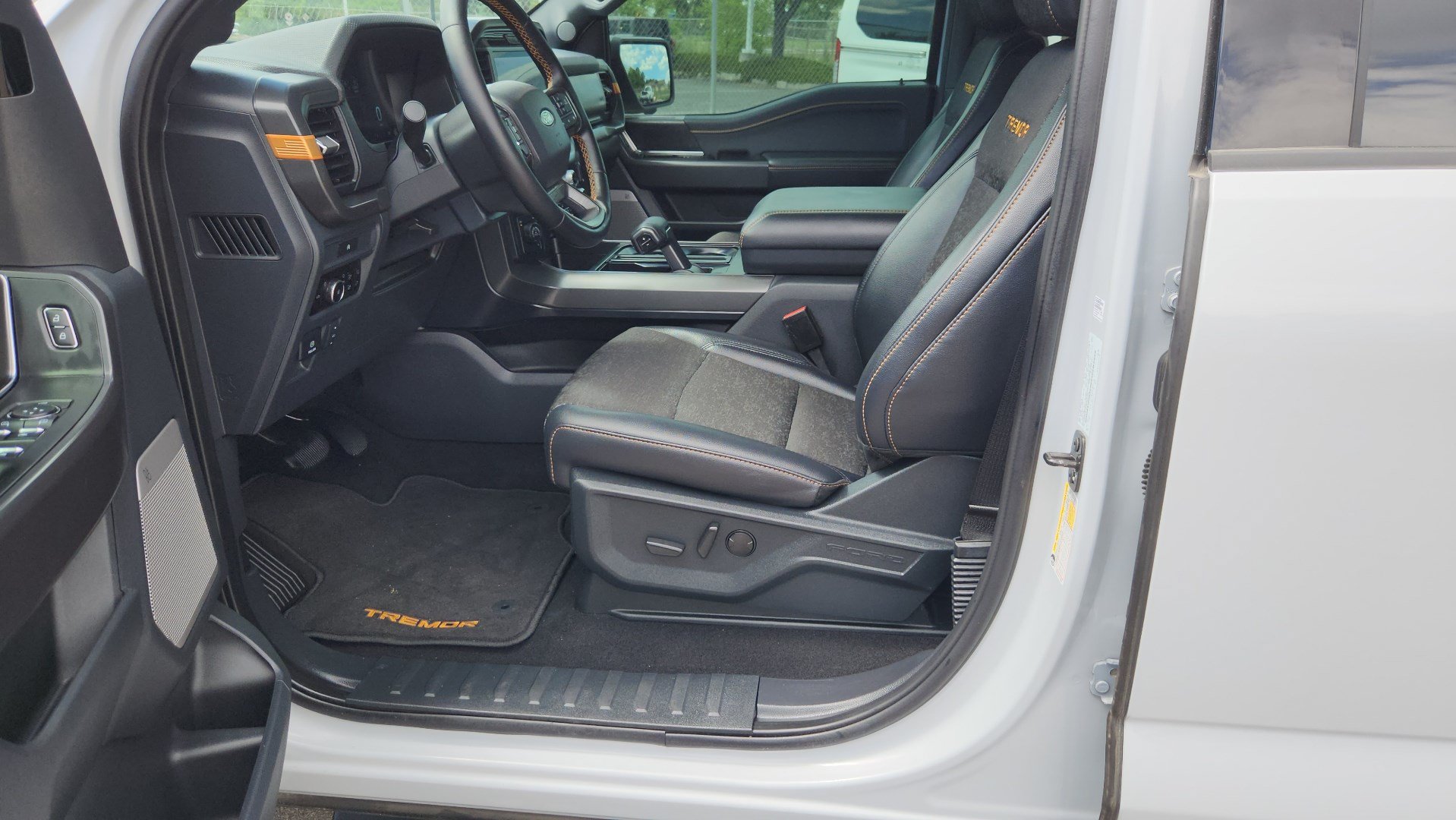 Certified 2025 Ford F150 Tremor w/ Tow/Haul Package AWD/4WD image 18