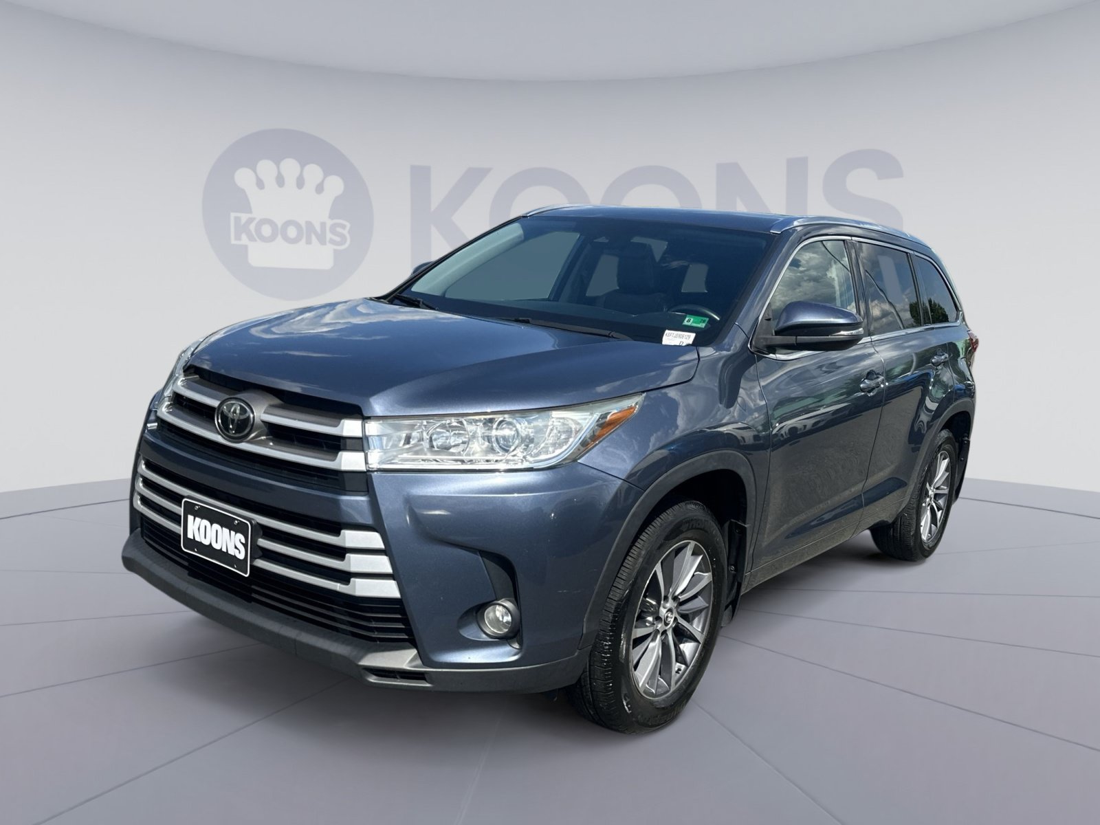 Used 2018 Toyota Highlander XLE AWD/4WD image 1