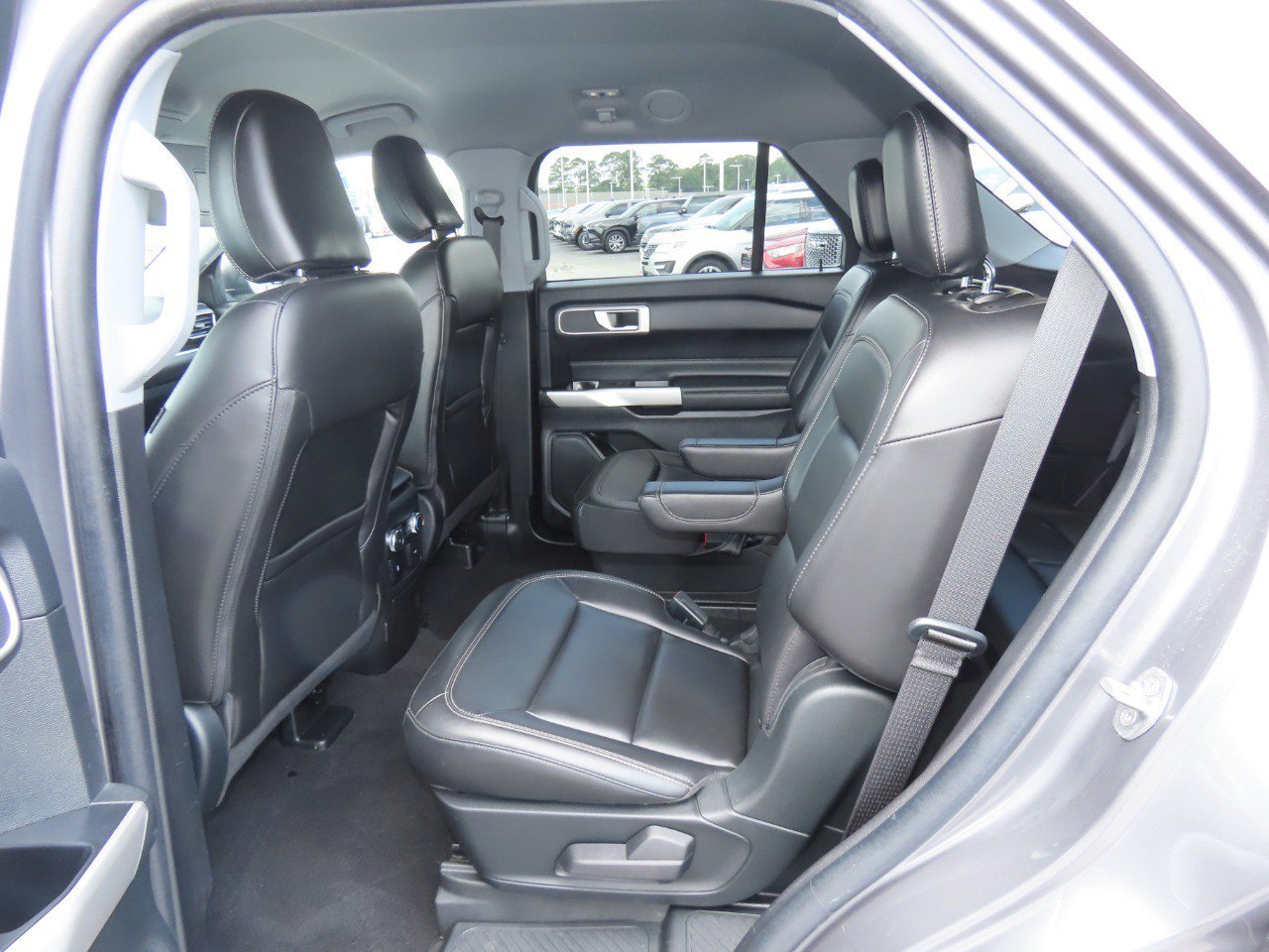 Certified 2022 Ford Explorer XLT w/ Equipment Group 202A RWD image 21