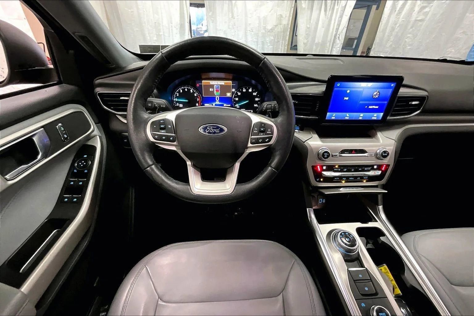 Certified 2021 Ford Explorer XLT w/ Equipment Group 202A image 5