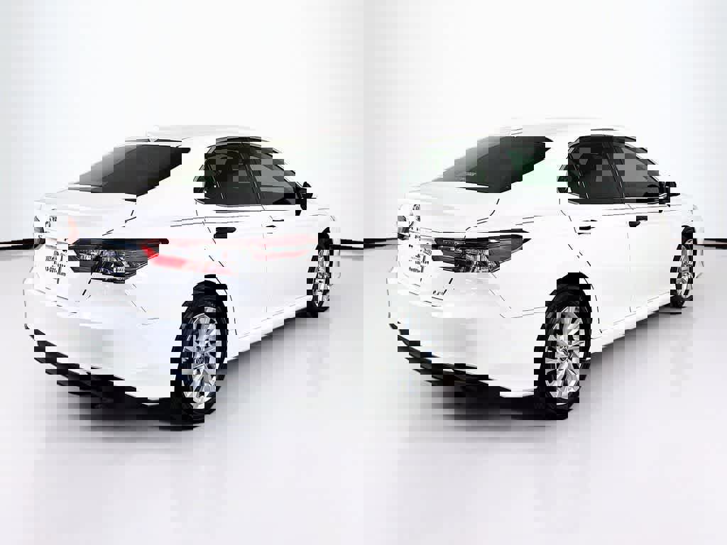 Used 2024 Toyota Camry LE image 5