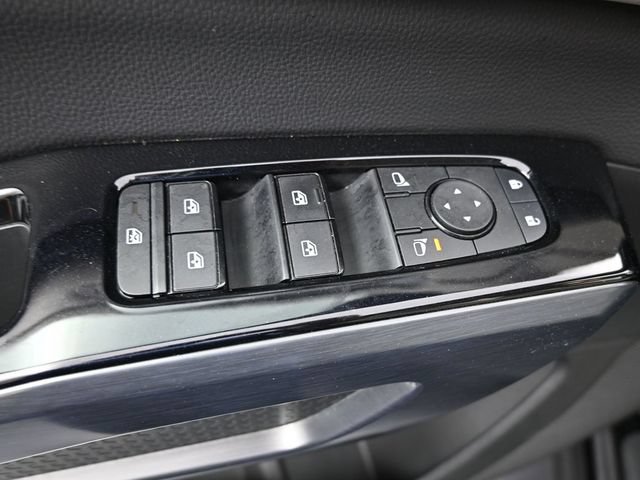 Used 2025 Nissan Pathfinder SL FWD image 17