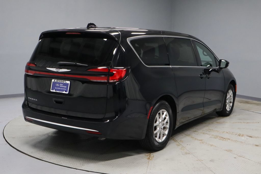 Used 2025 Chrysler Pacifica Select FWD image 10