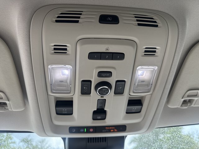 Used 2024 GMC Yukon XL Denali w/ Advanced Technology Package AWD/4WD image 30