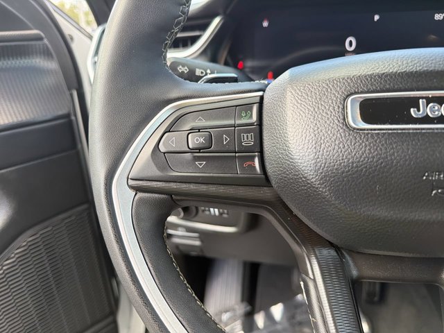 Used 2025 Jeep Grand Cherokee Altitude AWD/4WD image 27