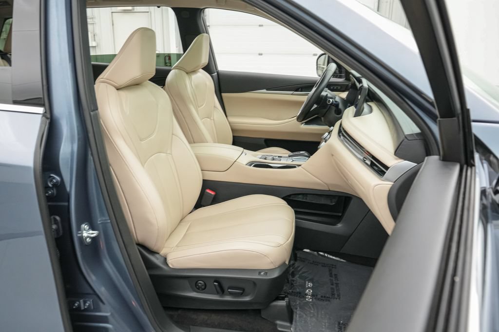 Used 2025 INFINITI QX60 Sensory w/ Vision Package AWD/4WD image 24