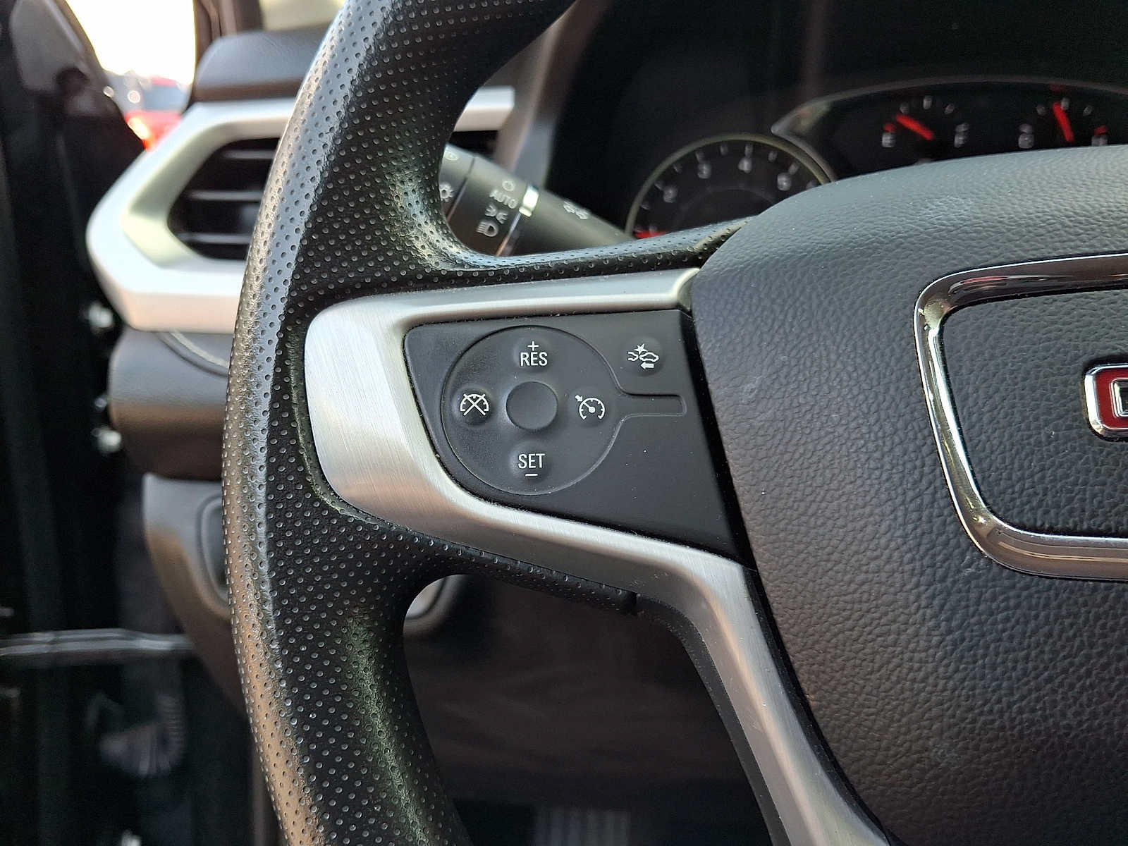 Used 2023 GMC Acadia SLE AWD/4WD image 21