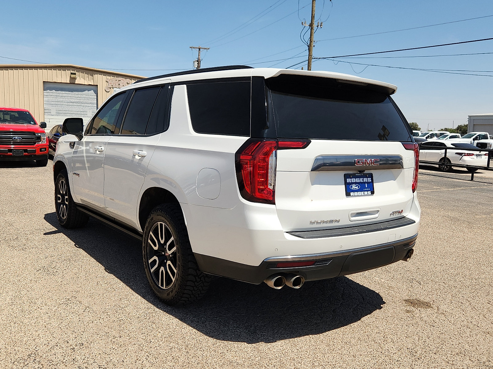 Used 2024 GMC Yukon AT4 w/ Technology Package AWD/4WD image 5