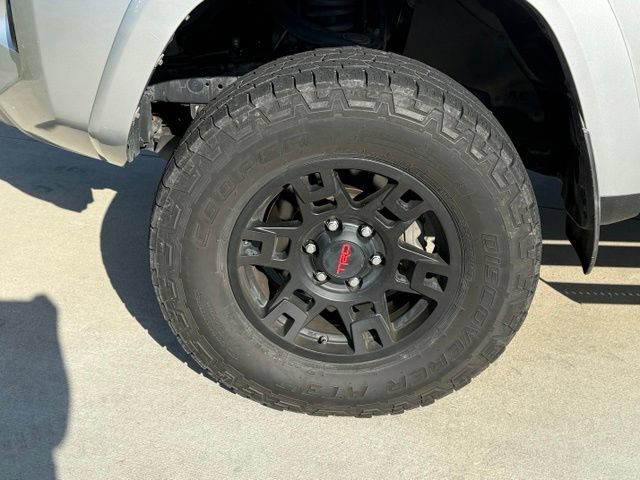 Used 2018 Toyota 4Runner TRD Off-Road Premium AWD/4WD image 5