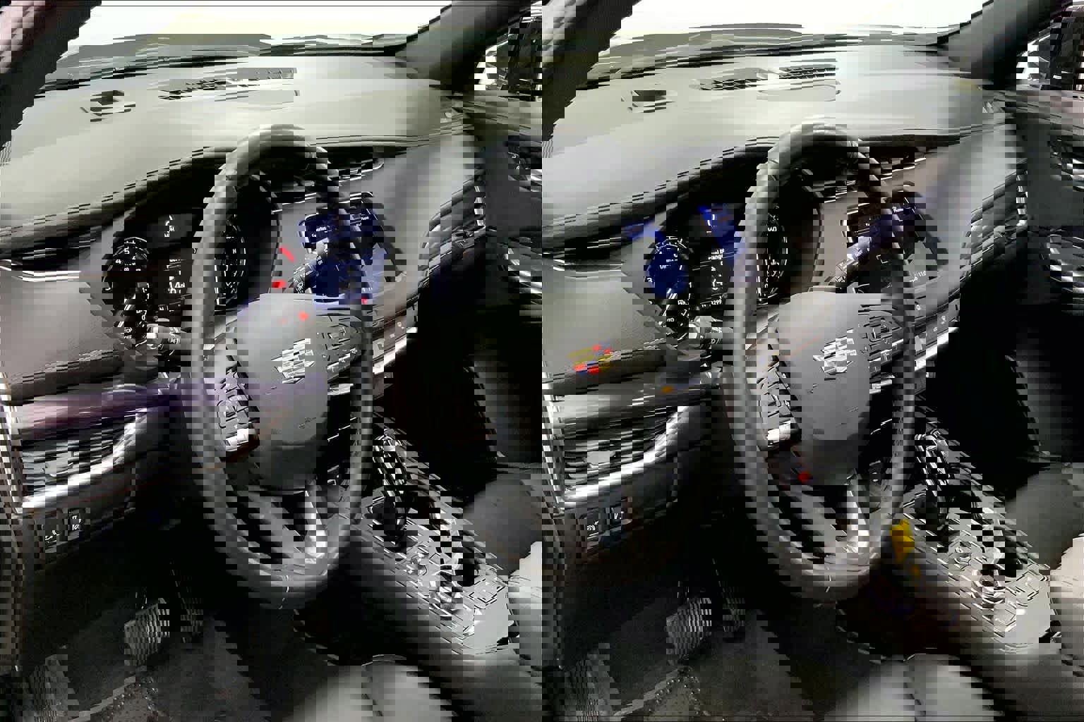 Used 2023 Cadillac XT4 Luxury w/ Cold Weather Package image 15