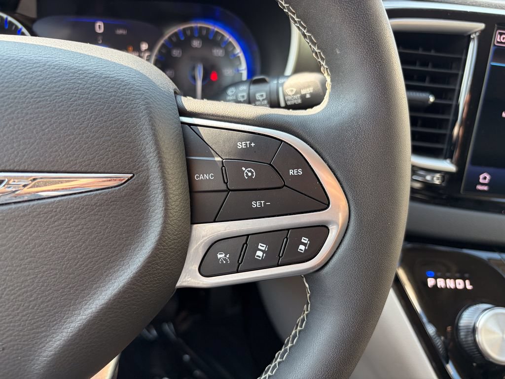 Used 2024 Chrysler Pacifica Touring-L FWD image 29