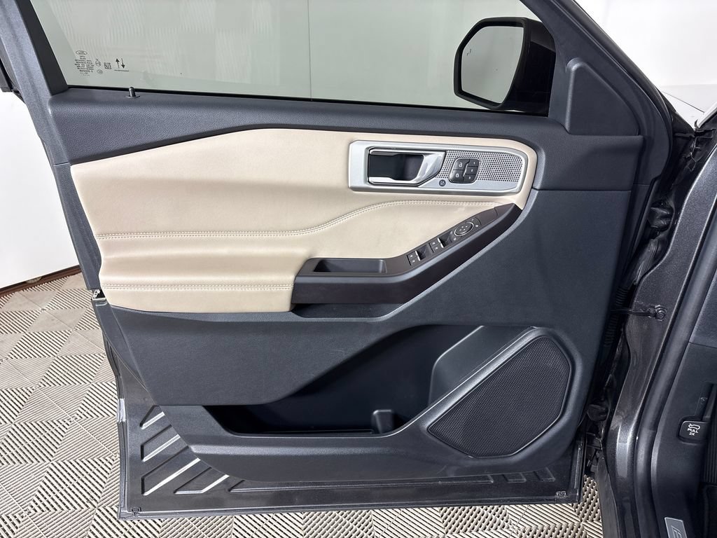 Certified 2020 Ford Explorer Limited RWD image 16