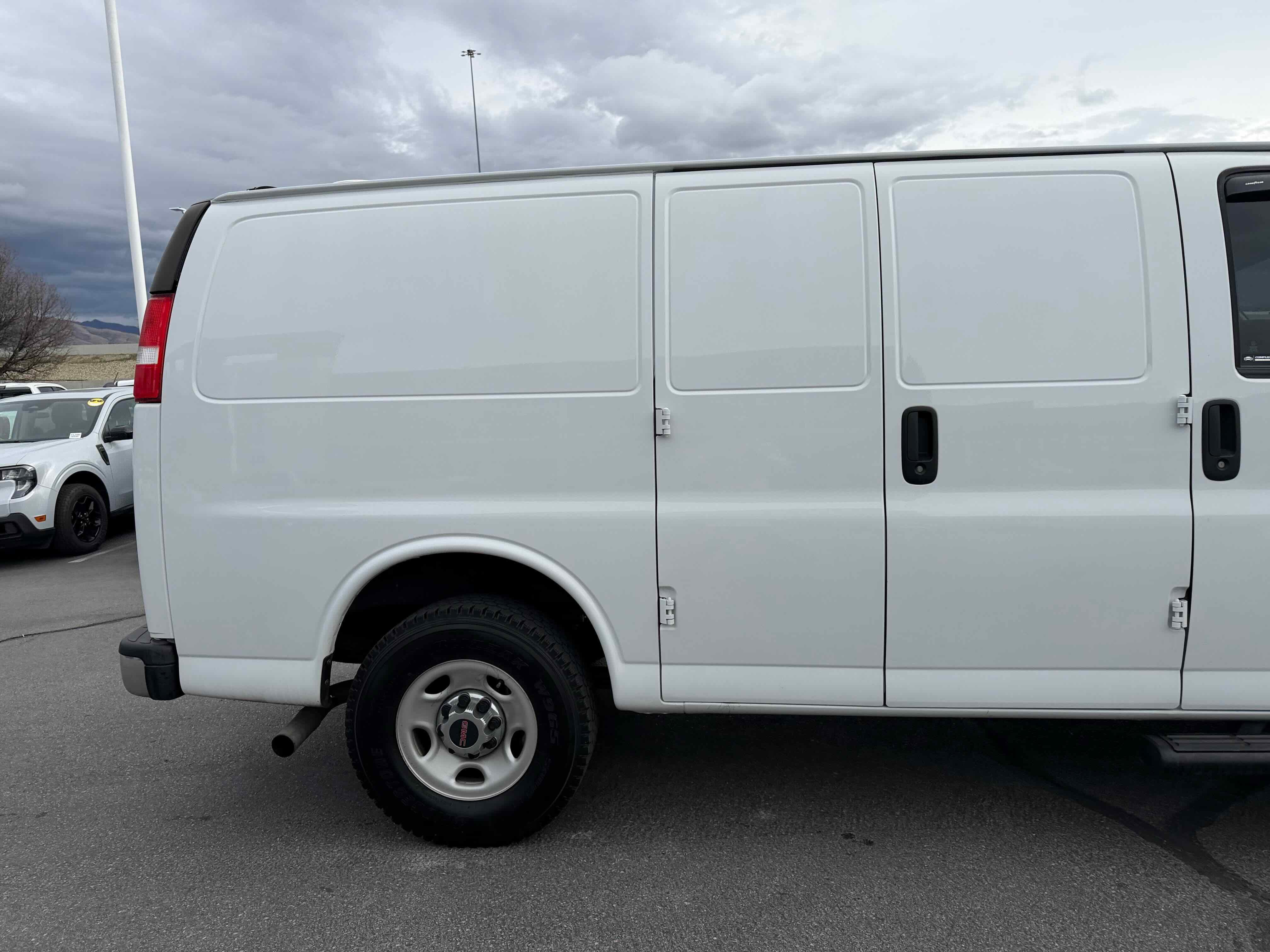 Used 2023 GMC Savana 2500 w/ Driver Convenience Package image 12
