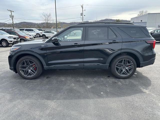 Certified 2025 Ford Explorer ST-Line w/ ST-Line Street Pack image 6